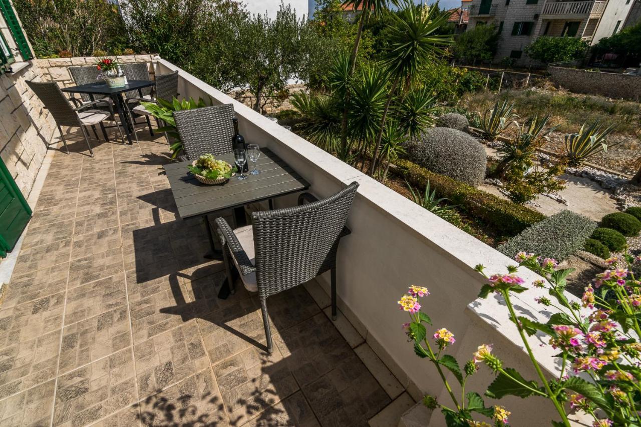 Apartment Dunja Supetar Bagian luar foto